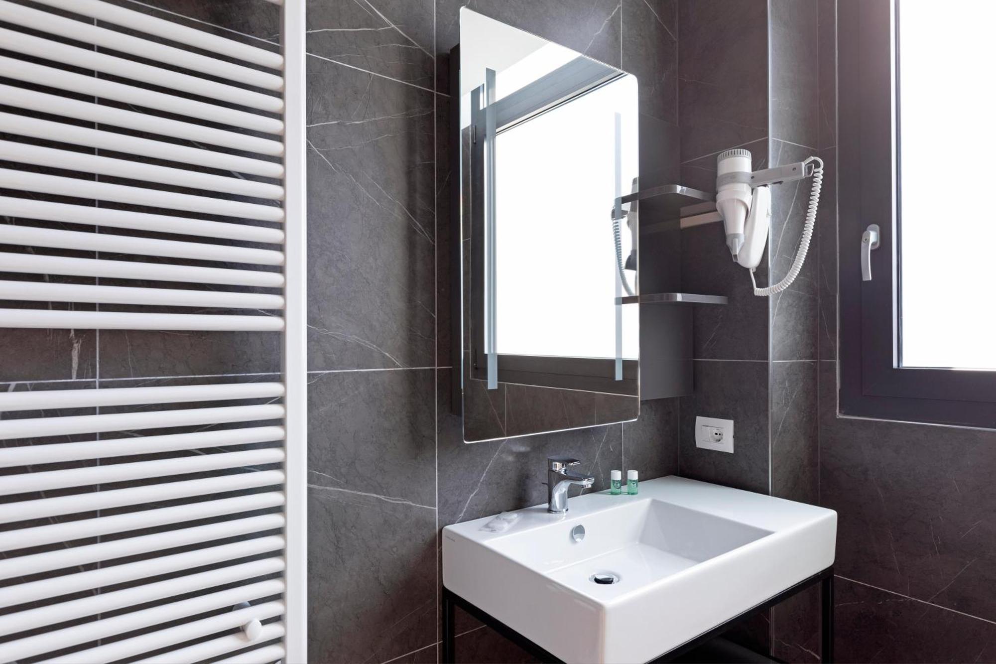 B&B Hotel Μπρέσια Εξωτερικό φωτογραφία